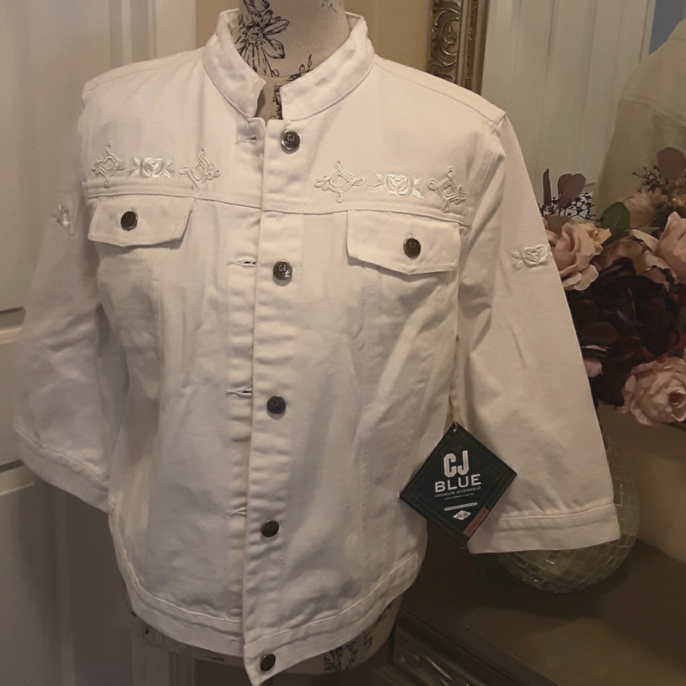 🤍 White Jean Jacket